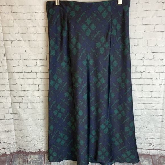 J. Crew Pull-On Matte Satin Slip Midi Skirt Black Watch Tartan Sz S Preppy - Picture 8 of 13